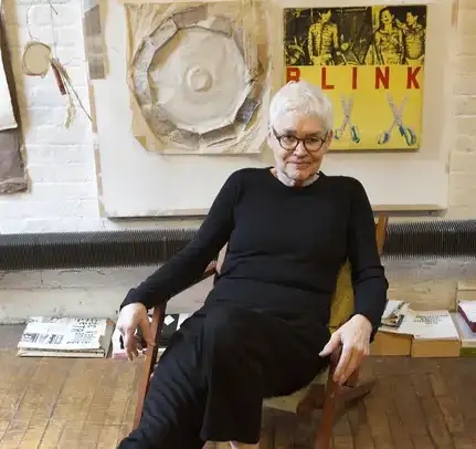 alison-knowles-fluxus-mugimenduko-figura-nagusietako-bat-92-urte-zituela-hil-da