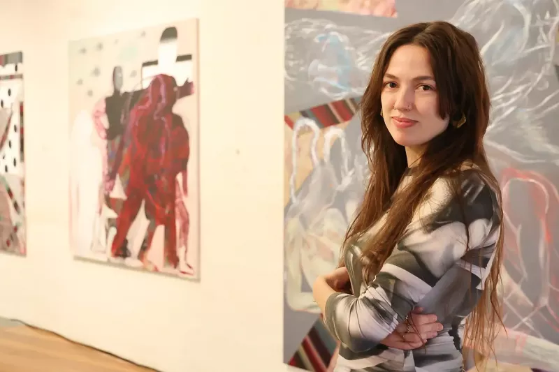 natalia-suarez-ortiz-de-zarate-artistaren-eszena-iluna-bera-esna-erakusketa-jarri-dute-san-telmo-museoan