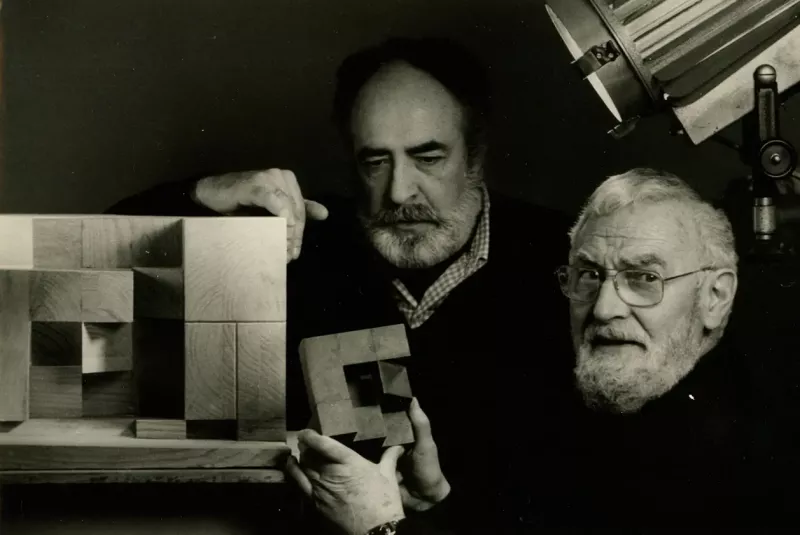 basterretxearen-eta-oteizaren-arteko-harremana-kartografiatzeko-erakusketa-bat-jarri-dute-ikusgai-altzuzan