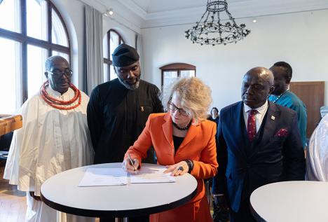 suitzak-benineko-erresuma-ko-obrak-nigeria-ri-itzuli-dizkio