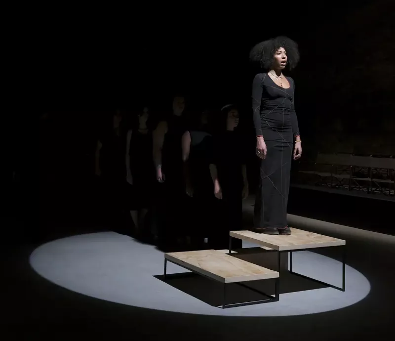 hegoafrikak-2026ko-veneziako-bienaleko-bere-pabiloia-suspenditu-du