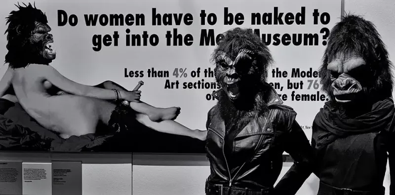 guerrilla-girls-taldeko-sortzaile-batek-maskara-kendu-du