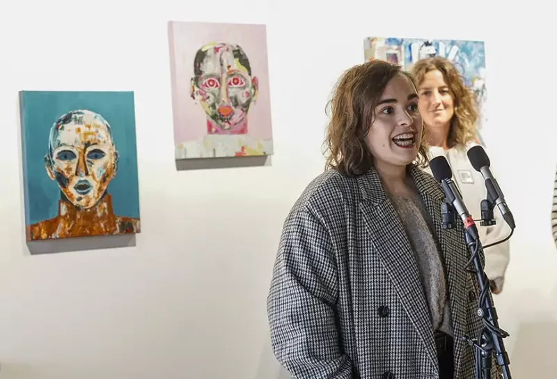 irati-bazeta-arraroa-iruditzen-zitzaidan-euskarari-buruzko-erakusketa-bat-egitea-euskararik-gabe