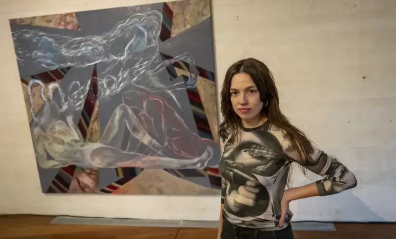 natalia-suarezek-maila-berean-jarri-ditu-pintura-eta-marrazkia-bere-azken-lanean