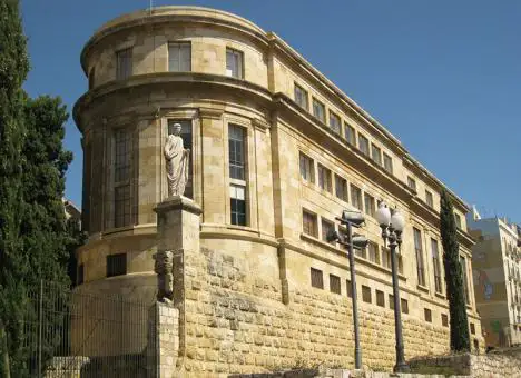 kataluniak-122-museoren-bildumak-gordeko-ditu-gordailu-partekatu-batean